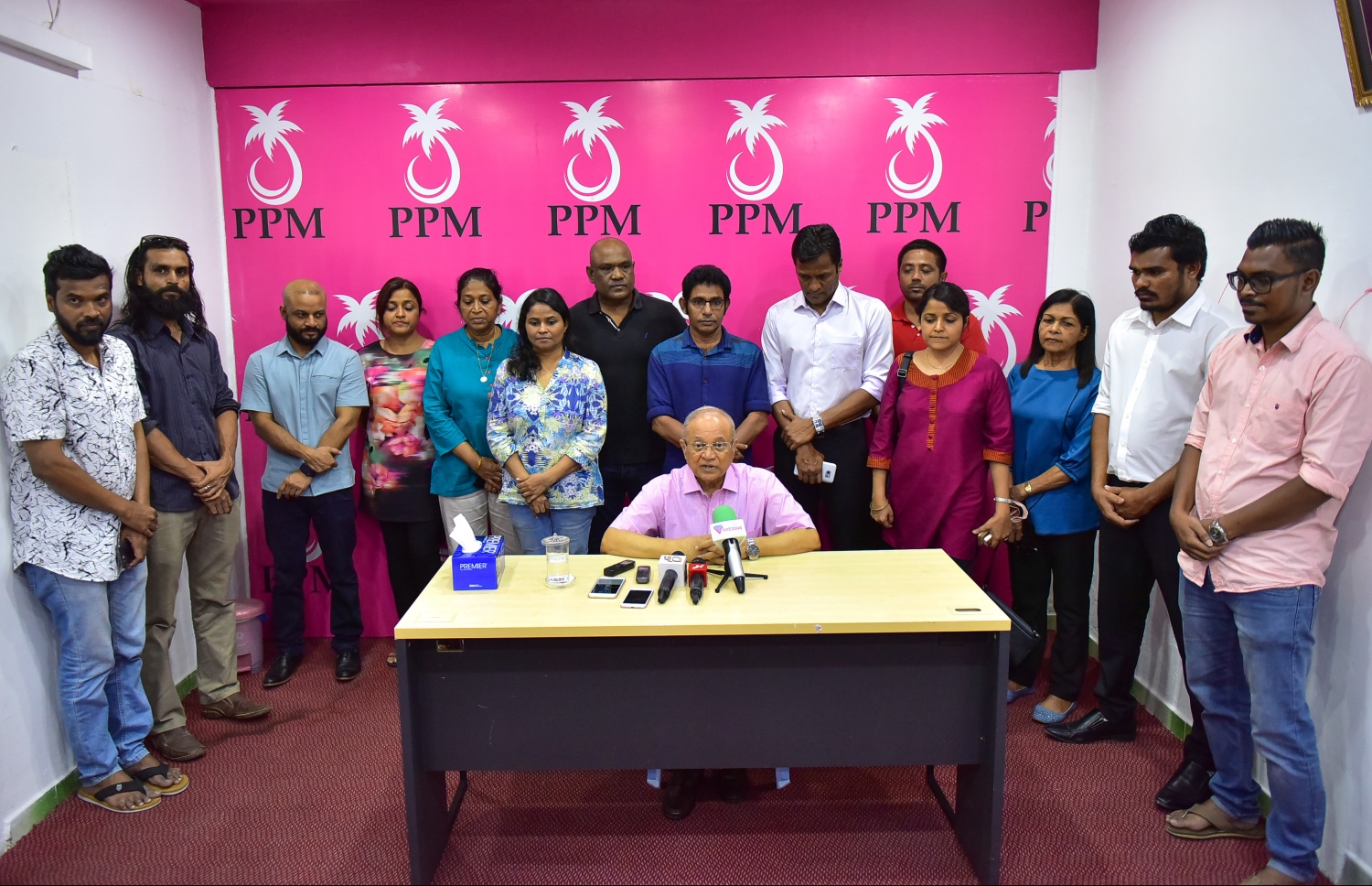 މައުމޫން ޕްރެސް ކޮންފަރެންސެއްގައި: ސަރުކާރާ ދުންޔާ ގުޅިވަޑައިގަތުމުން އާންމުންގެ ހިތުގައި އަނެއްކާ ވަނީ ޝައްކު އުފެދިފައި --ފޮޓޯ: ނިޝާން އަލީ/ މިހާރު