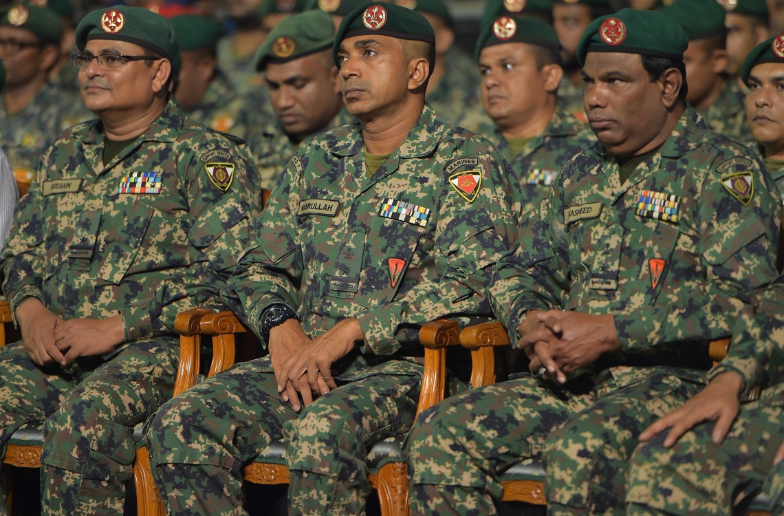 މާލެ، ނޮވެމްބަރު 2، 2016 - ނަސްރުގެ ދުވަހުގެ މުނާސަބަތުގައި ކަޅުތުއްކަލާ ކޮށީގައި ބޭއްވި ޖަލްސާގައި ބައިވެރިވި ބައެއް ސިފައިން. -- ފޮޓޯ: މުހައްމަދު ޝަރުހާން/މިހާރު