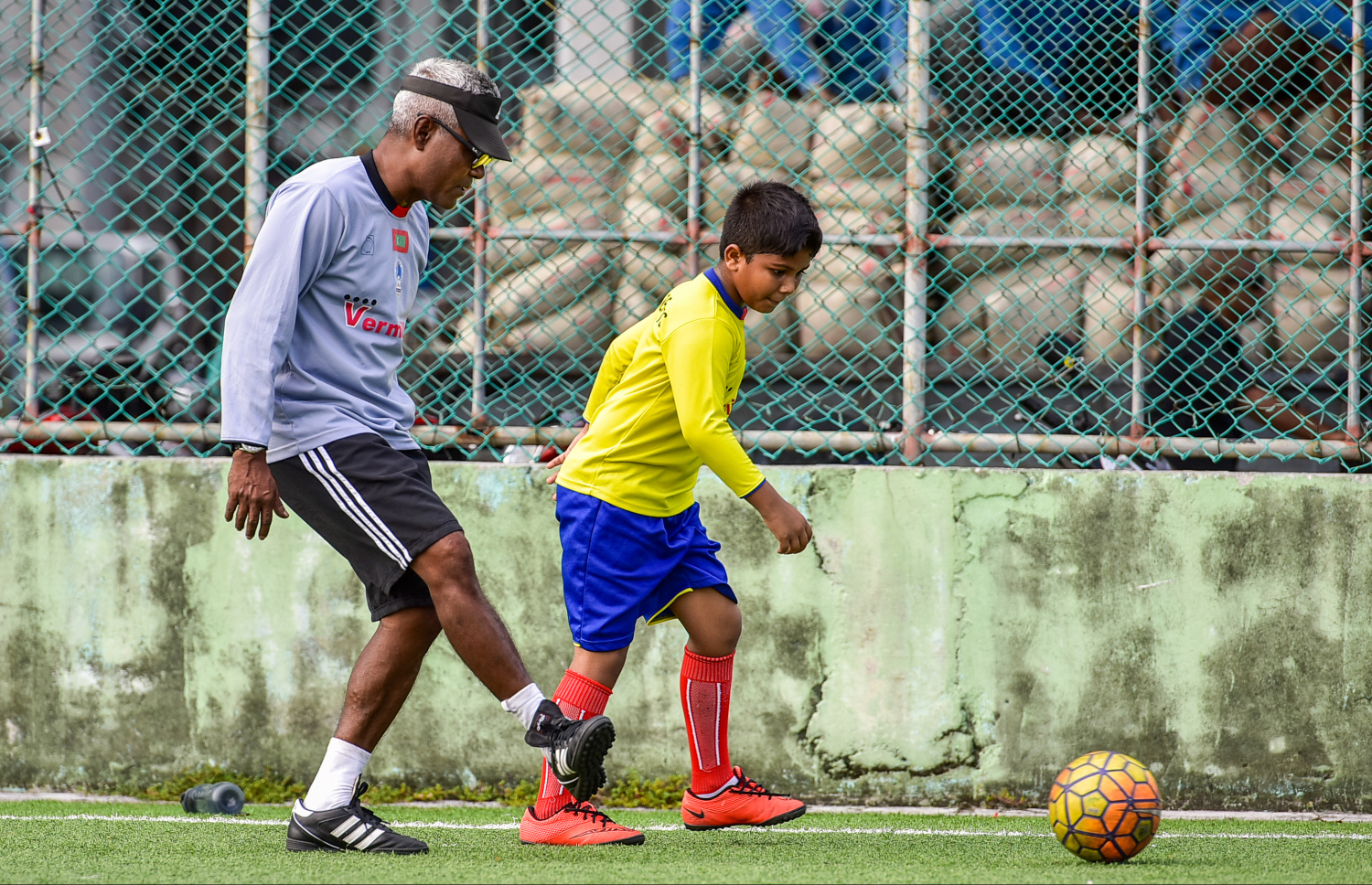 ހީނާ މީގެ ކުރިން އެކަޑަމީގެ ޓްރޭނިންތަކުގައި ކޯޗުކޮށް ދެނީ --- ފައިލް ފޮޓޯ: ނިޝާން އަލީ | މިހާރު