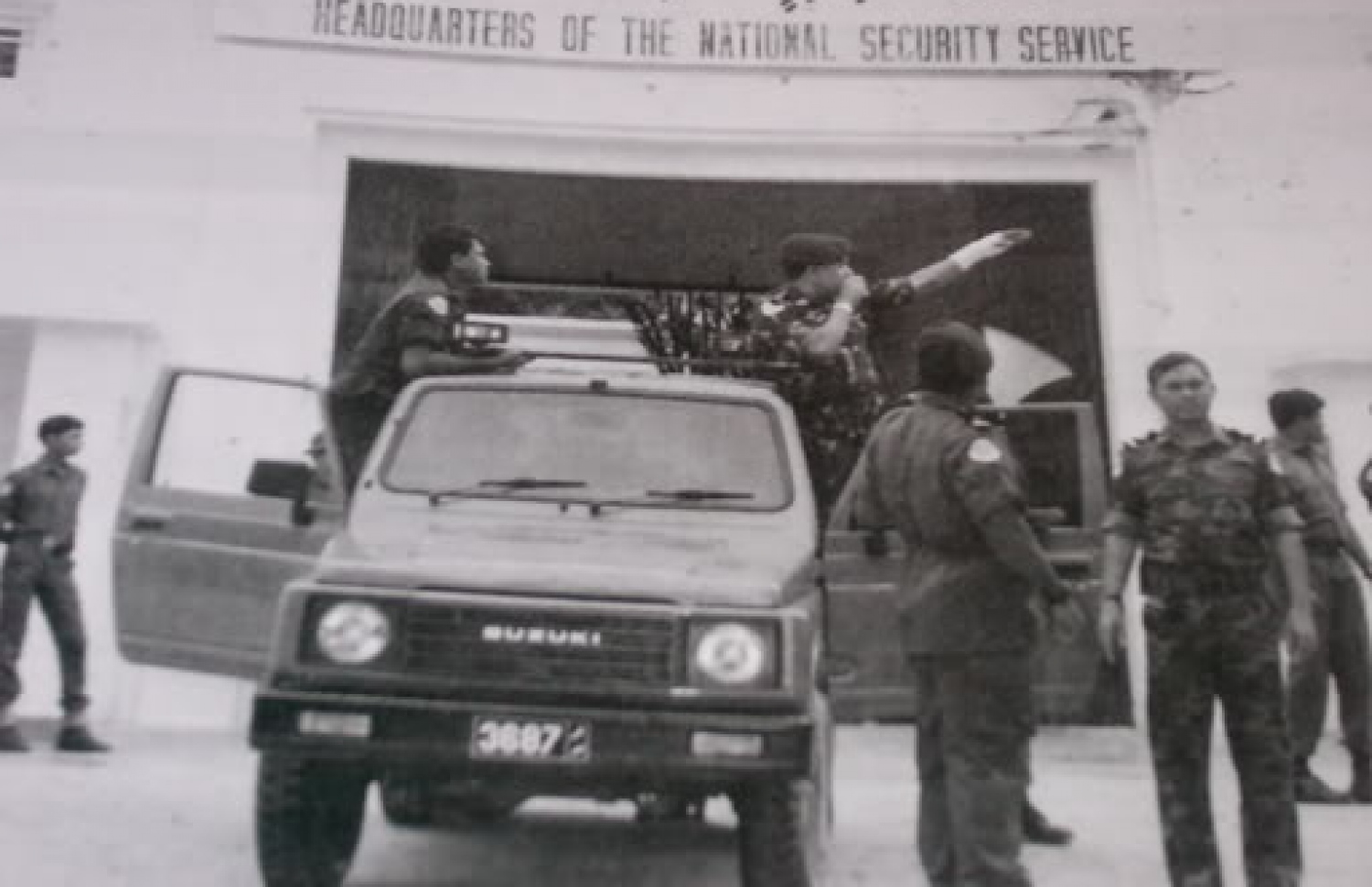 ނޮވެމްބަރު 3ގެ އުދުވާނީ ހަމަލާ ދިން ޓެރަރިސްޓުން ބަލިވެ ފިލައިގެން ދިއުމަށް ފަހު، ނޮވެމްބަރު 4 ވަނަ ދުވަހު ދިވެހި ސިފައިން މަގުތަކަށް ނުކުމެ ސިފައިންގެ މައި މަރުކަޒު ކައިރީ ސަލާމަތީ ކަންތައް ބަލަހައްޓަނީ.