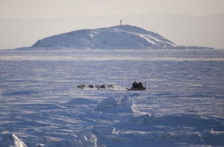 އާކްޓިކުގެ ކަނޑު އަޑިން ގޮތް ނޭނގޭ އަޑެއް އިވެނީ