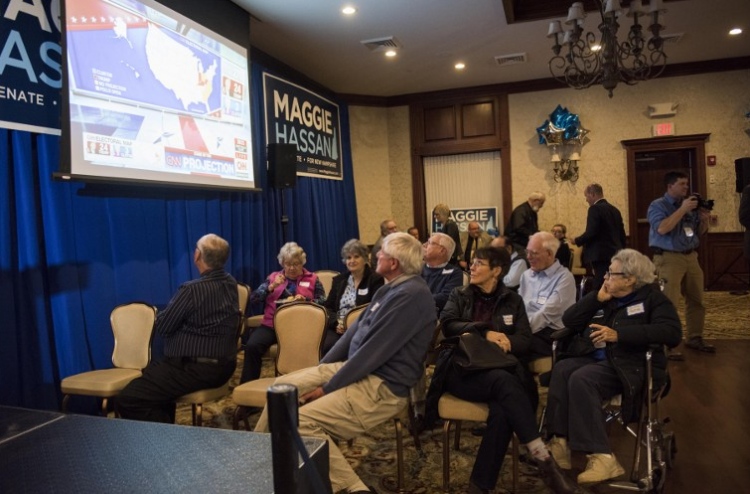 ވޯޓު ގުނަން ފަށައިފި، މިހާތަނަށް ކުރީގައި ޓްރަމްޕް