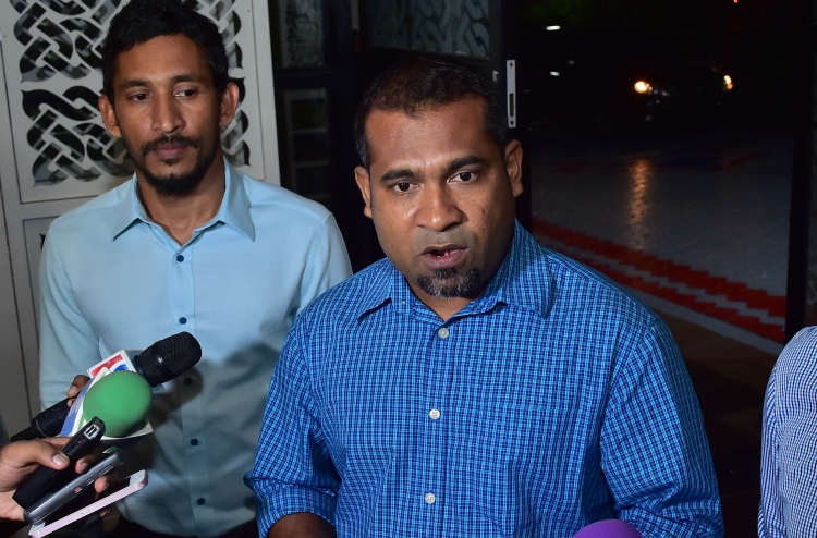 ޕޮއިންޓް ދޭ އުސޫލަކުން ކެންޑިޑޭޓުން ހޮވަނީ