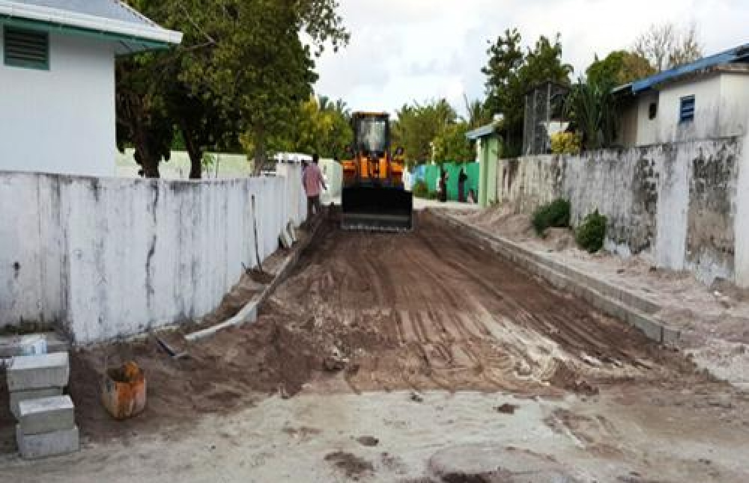 ށ. ފުނަދޫ މަގު ހެދުމުގެ މަސައްކަތް ކުރިއަށް ދަނީ: އަންނަ އަހަރު ވެސް ތަރައްގީގެ ގިނަ މަޝްރޫއުތަކެއް ހިންގުމަށް އަމާޒު ކޮށްފައިވޭ. --ފޮޓޯ އެމްޓީސީސީ