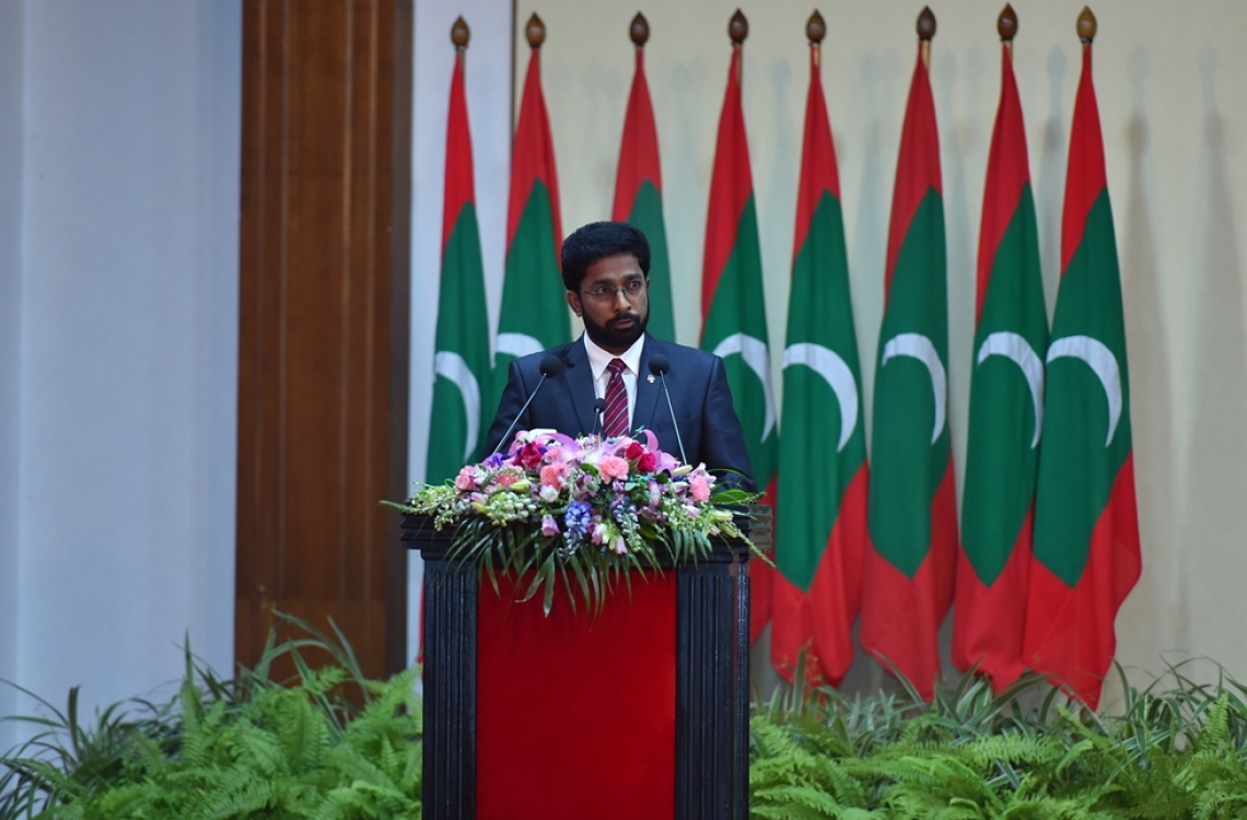 މާލެ: ނޮވެމްބަރު 10، 2016: މި އަހަރުގެ ޖުމްހޫރީ ދުވަހުގެ މުނާސަބަތުގައި ބޭއްވި ރަސްމީ ޖަލްސާގައި ހޯމް މިނިސްޓަރު އަޒްލީން އަހުމަދު ވާހަކަ ދައްކަވަނީ.---ފޮޓޯ: ރައީސް އޮފީސް