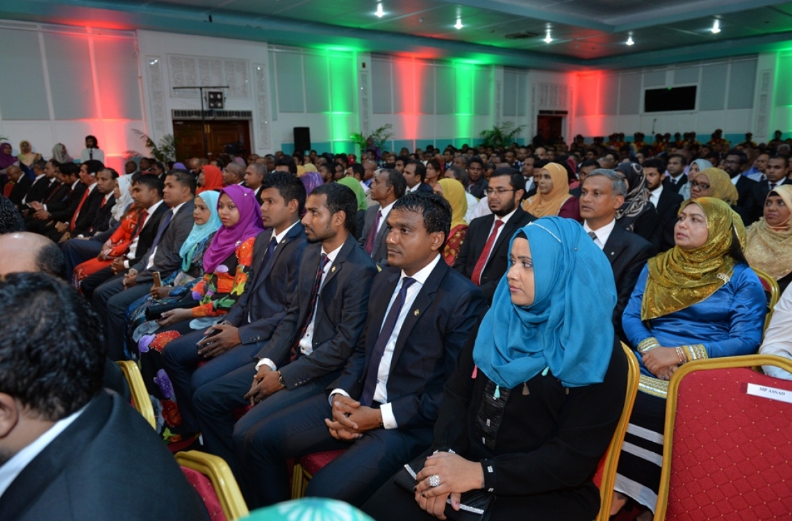 މާލެ: ނޮވެމްބަރު 10، 2016: މި އަހަރުގެ ޖުމްހޫރީ ދުވަހުގެ މުނާސަބަތުގައި ބޭއްވި ރަސްމީ ޖަލްސާގައި ބައިވެރިވެވަޑައިގެންނެވި ބައެއް ބޭފުޅުން.---ފޮޓޯ: ރައީސް އޮފީސް