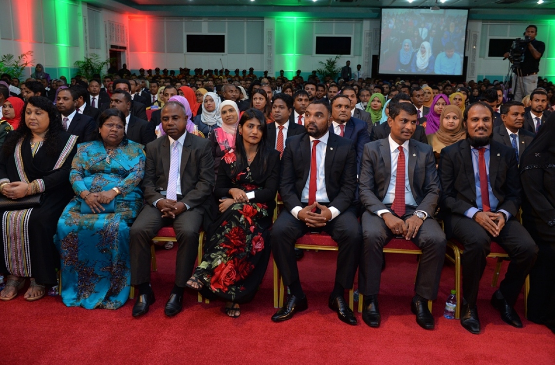 މާލެ: ނޮވެމްބަރު 10، 2016: މި އަހަރުގެ ޖުމްހޫރީ ދުވަހުގެ މުނާސަބަތުގައި ބޭއްވި ރަސްމީ ޖަލްސާގައި ބައިވެރިވެވަޑައިގެންނެވި ބައެއް ބޭފުޅުން.---ފޮޓޯ: ރައީސް އޮފީސް