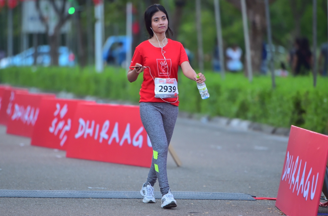 ހުޅުމާލެ: ނޮވެމްބަރު 11، 2016- ކޮންމެ އަހަރަކު ދިރާގުން ބާއްވާ ރޯޑް ރޭހުގައި ދުވުންތެރިއަކު ބައިވެރިވަނީ: މި ފަހަރު ގާތްގަނޑަކަށް 3،000 މީހުން މި އިވެންޓުގައި ދުވި.---ފޮޓޯ: މުހައްމަދު ޝަރުހާން/މިހާރު