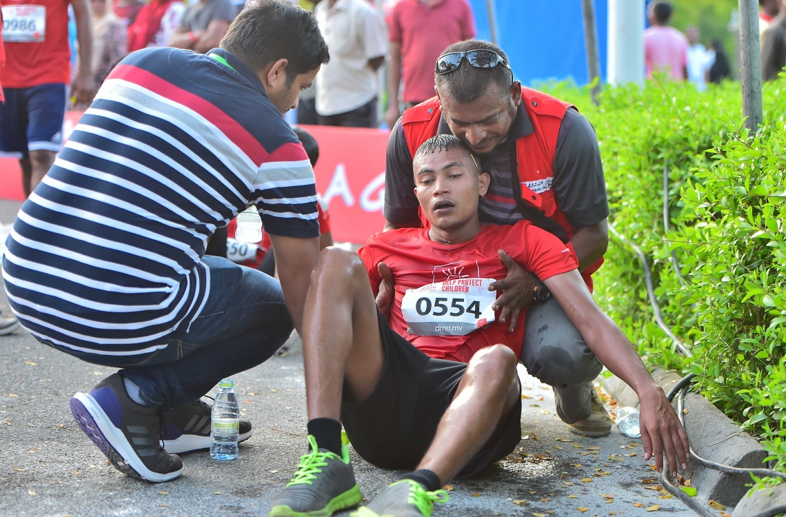 ހުޅުމާލެ: ނޮވެމްބަރު 11، 2016- ކޮންމެ އަހަރަކު ދިރާގުން ބާއްވާ ރޯޑް ރޭހުގައި ދުވުންތެރިއަކު ވަރުބަލިވުމުން ފަސް އެއިޑުން ހަރަކާތްތެރިވަނީ: މި ފަހަރު ގާތްގަނޑަކަށް 3،000 މީހުން މި އިވެންޓުގައި ދުވި.---ފޮޓޯ: މުހައްމަދު ޝަރުހާން/މިހާރު