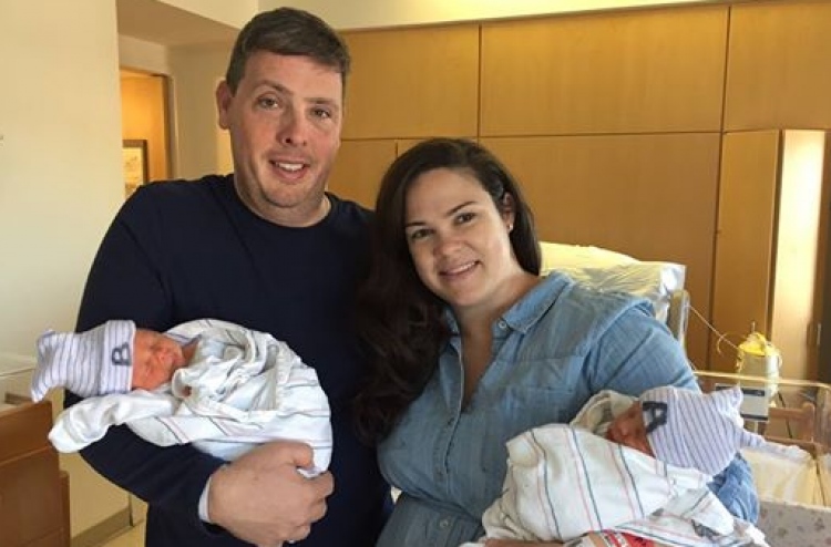 އެއްމާބަނޑު ދެބެއިން، ހަގީ ކުރިން އުފަންވި ކުއްޖާ