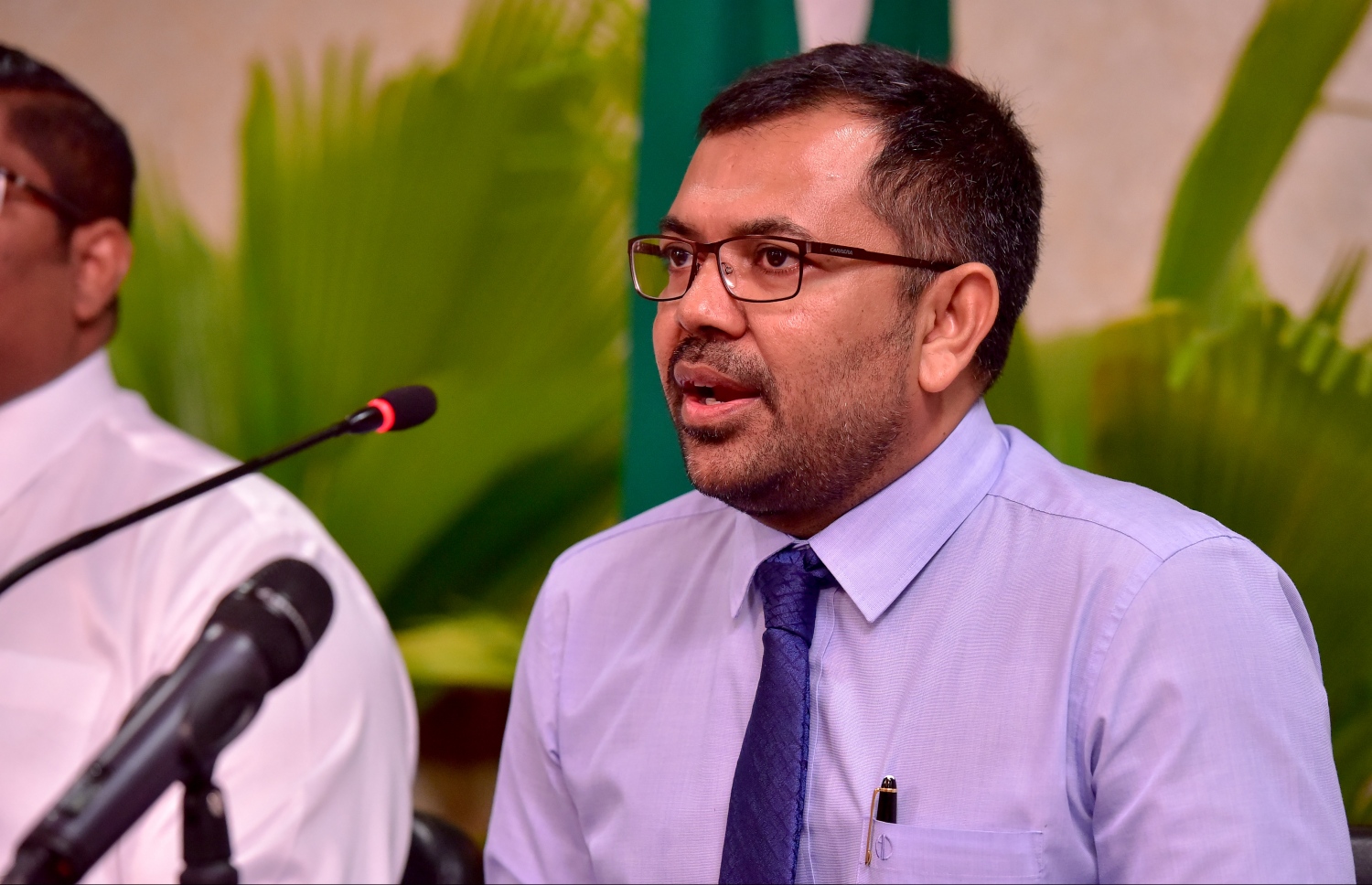 މީގެ ކުރިން ބޭއްވި ނޫސްވެރިންގެ ބައްދަލުވުމެއްގައި ޒަމީރު ވާހަކަ ދައްކަވަނީ. ރާއްޖޭގެ ދަރަނީގެ ތަސައްވުރު ރަނގަޅުވެފައިވާ ކަމަށް އޭނާ ވިދާޅުވި. - ފޮޓޯ: ނިޝާން އަލީ/ މިހާރު