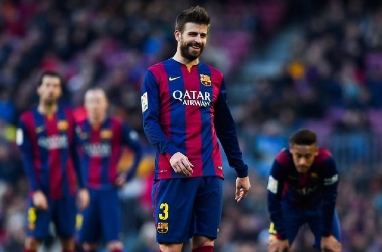 ބާސާގެ މުހިއްމު ތިން ޑިފެންޑަރުން ފިޓްވެއްޖެ