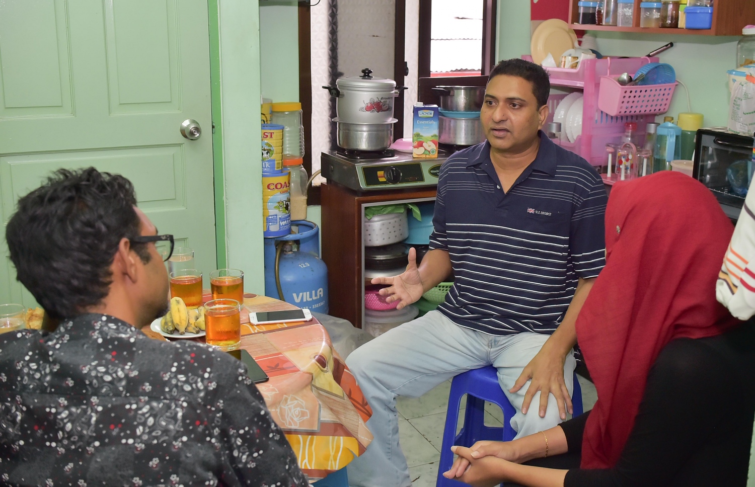 ގާސިމް "މިހާރު" އަށް އިއްޔެ އިންޓަވިއު ދެއްވަނީ. --ފޮޓޯ: މުހައްމަދު ޝަރުހާން/ މިހާރު