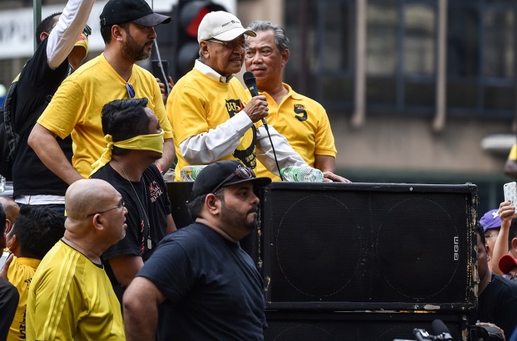 ނަޖީބަކީ "ވަގެއްގެ" ގޮތަށް މަހާތިރު ސިފަ ކުރައްވައިފި