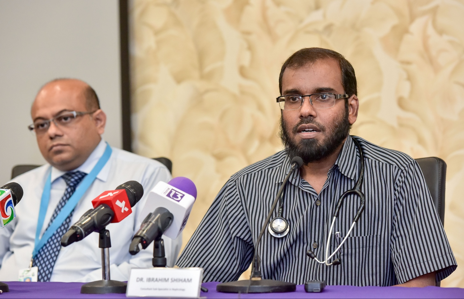 ކިޑްނީގެ ބަލިތަކާ ބެހޭ ސެންޓަރުގެ ޚިދުމަތްތަކާ ގުޅޭ ގޮތުން، ދިވެހި ނެފްރޮލޮޖިސްޓް ޝިހާމް (ކ) ނޫސްވެރިންނާ ވާހަކަ ދައްކަވަނީ. --ފޮޓޯ: ނިޝާން އަލީ/ މިހާރު