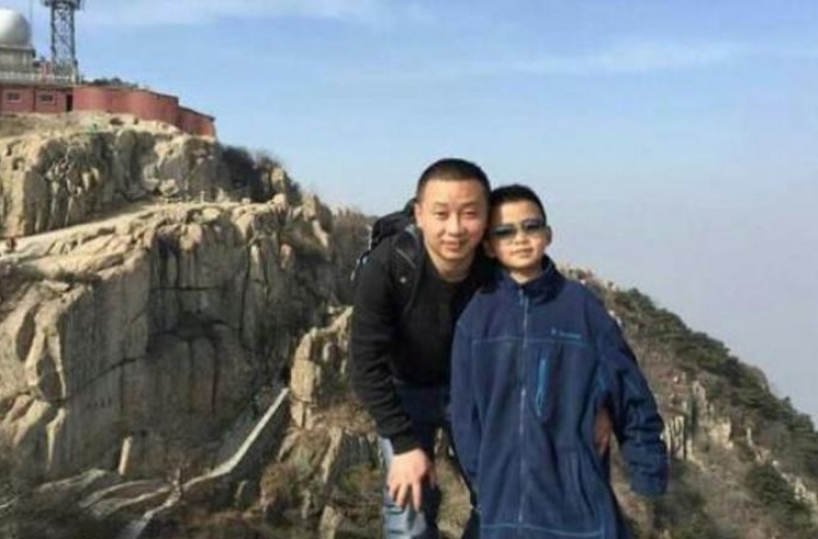 ބައްޕަ ސަލާމަތްކުރަން ކުއްޖަކު 10 ކިލޯ ބަރުވެއްޖެ