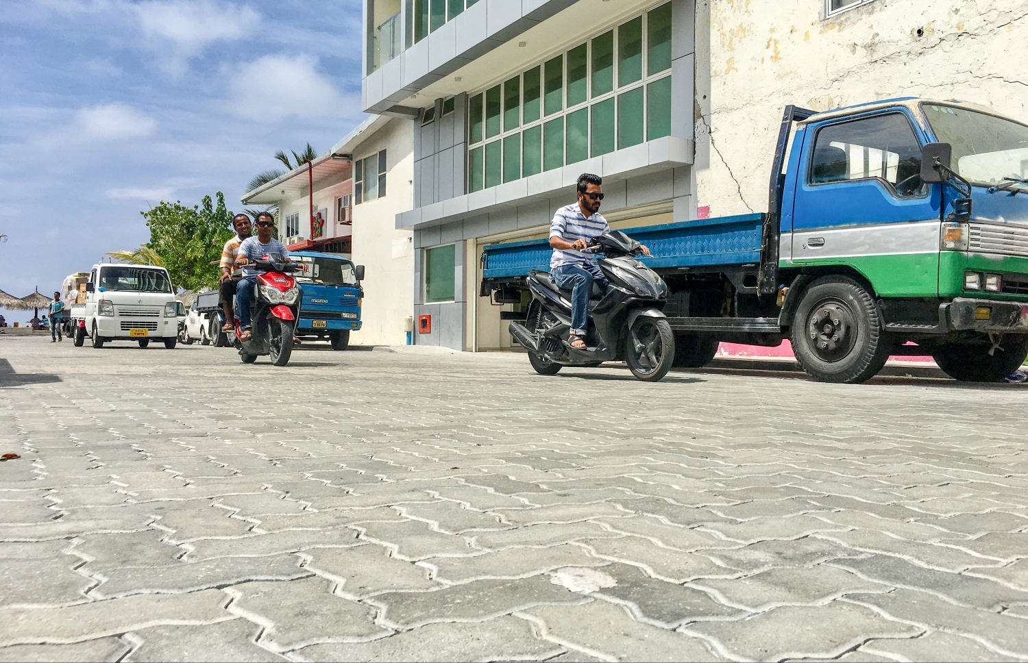 ހައުސިން މިނިސްޓްރީގެ ބެލުމުގެ ދަށުން މަޖީދީ މަގު އަލުން ހަދާފައި: އުމްރާނީ ތަރައްގީގެ ގިނަ މަޝްރޫއުތަކެއް ހައުސިން މިނިސްޓްރީން ހިންގާއިރު، އެ މިނިސްޓްރީން މާލިއްޔަތު ގާނޫނާ ހިލާފުވުމަކީ ސީރިއަސް މައްސަލައެއްގެ ގޮތުގައި އޮޑިޓް އޮފީހުން ދެކޭ. --ފޮޓޯ:މިހާރު