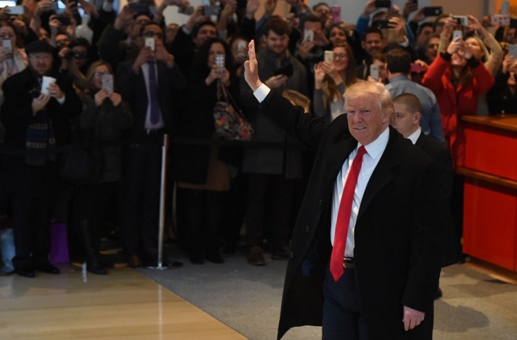 ދެވަނަ ދައުރެއް ބޭނުންވާ ކަމަށް ޓްރަމްޕުގެ އިޝާރާތެއް