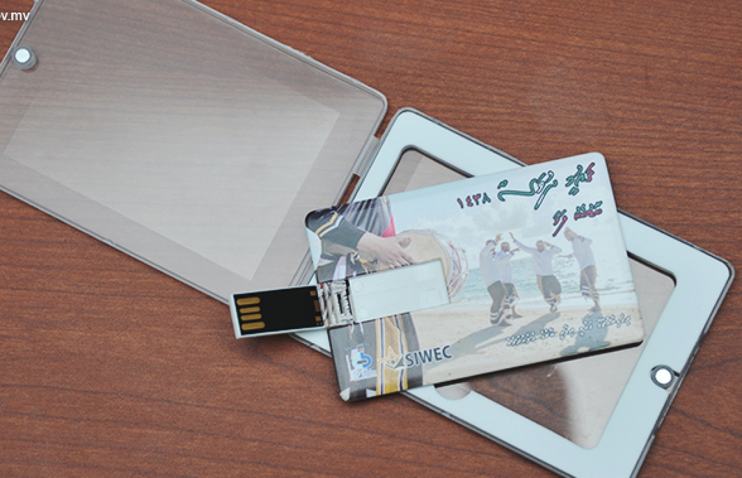 އެމްއެންޑީއެފުން މިއަދު ނެރުނު ވީޑިއޯ އަލްބަމް: މި އަލްބަމް ނެރުނީ ޕެންޑްރައިވެއްގައި.