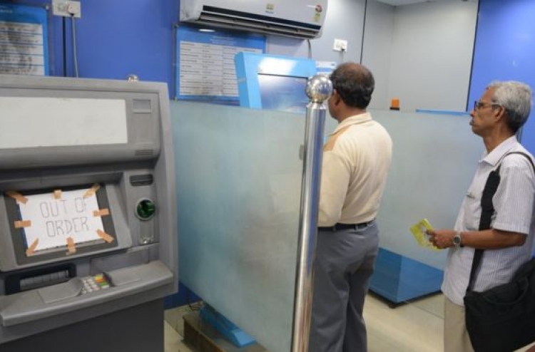 ނުވަ މިލިއަން ރުޕީސް ހިފައިންގެ ބޭންކް ޑްރައިވަރު ފިލައިފި