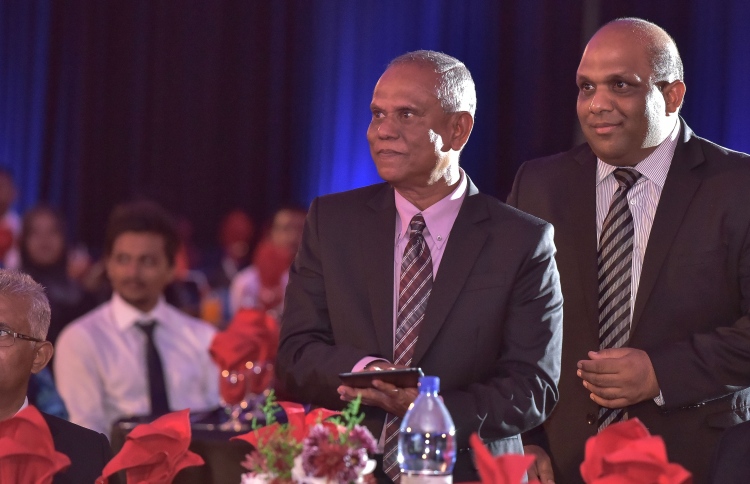 ހިޔަލީ، އެލައިޑްގެ ޗެއާމަންގެ މަގާމް ދޫކޮށްލައްވައިފި