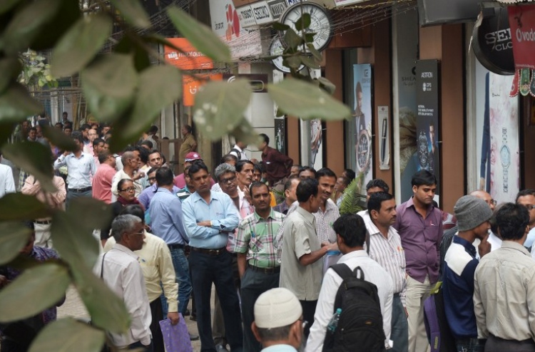 ނޫޓުތައް އުވާލުމުން އިދިކޮޅު ޕާޓީތައް މުޒާހަރާ ކުރަނީ