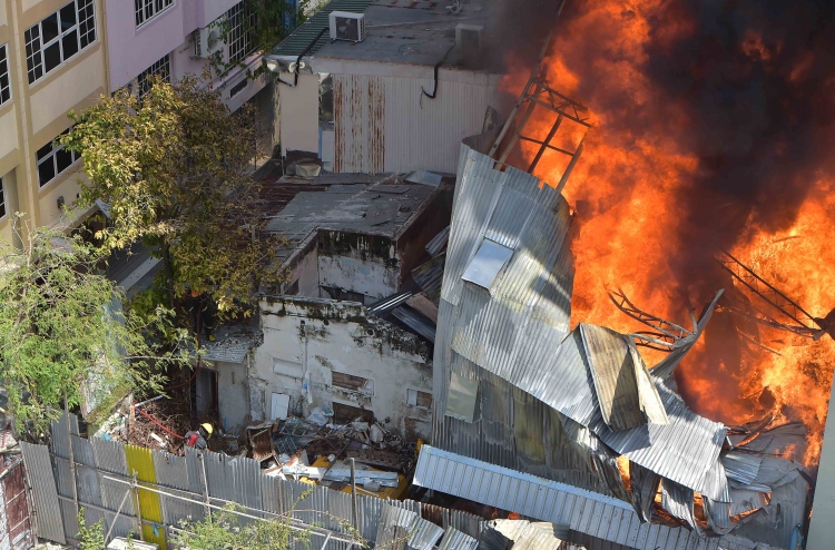 ޗެކް ކުރި ގިނަ ތަންތަން އަލިފާނުން ރައްކާތެރިއެއްނޫން