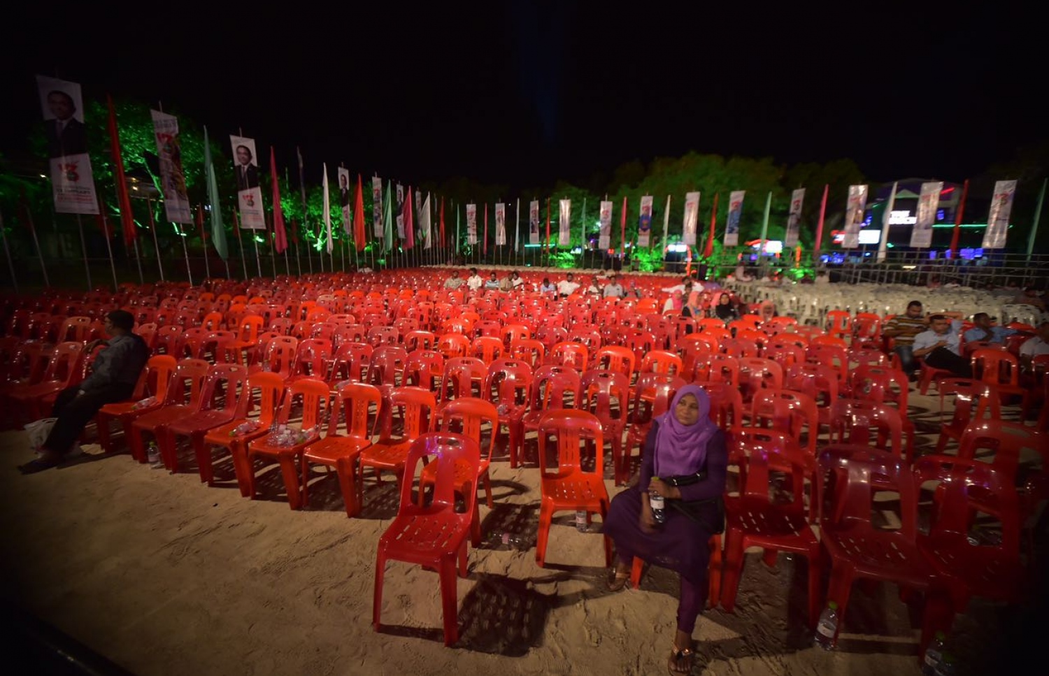 "ހަބޭސް ތިނެއް" ގެ ޖަލްސާ ނިމެން ގާތްވެފައި ވަނިކޮށް، ޖަލްސާގެ ފަހަތް ފެންނަ ގޮތް.---ފޮޓޯ: މުހައްމަދު ޝަރުހާން/މިހާރު