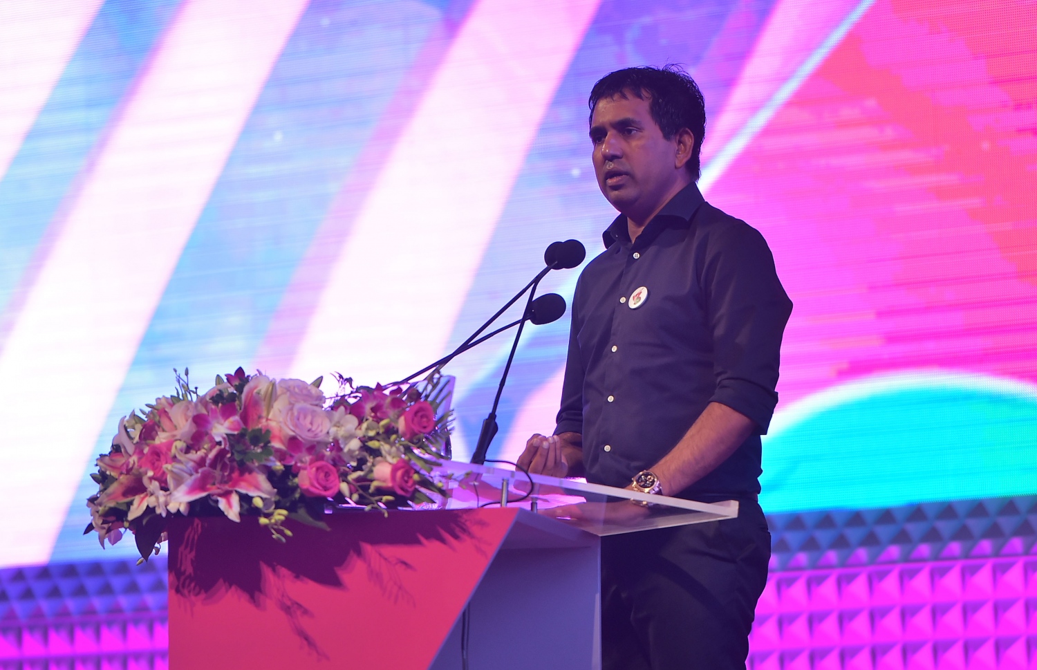 ސަރުކާރަށް ތިން އަހަރު ފުރުމާ ގުޅިގެން މާލޭގައި ރޭ ބޭއްވި ޖަލްސާގައި އިކޮނޮމިކް މިނިސްޓަރު ސައީދު ވާހަކަ ދައްކަވަނީ.---ފޮޓޯ: މުހައްމަދު ޝަރުހާން/މިހާރު