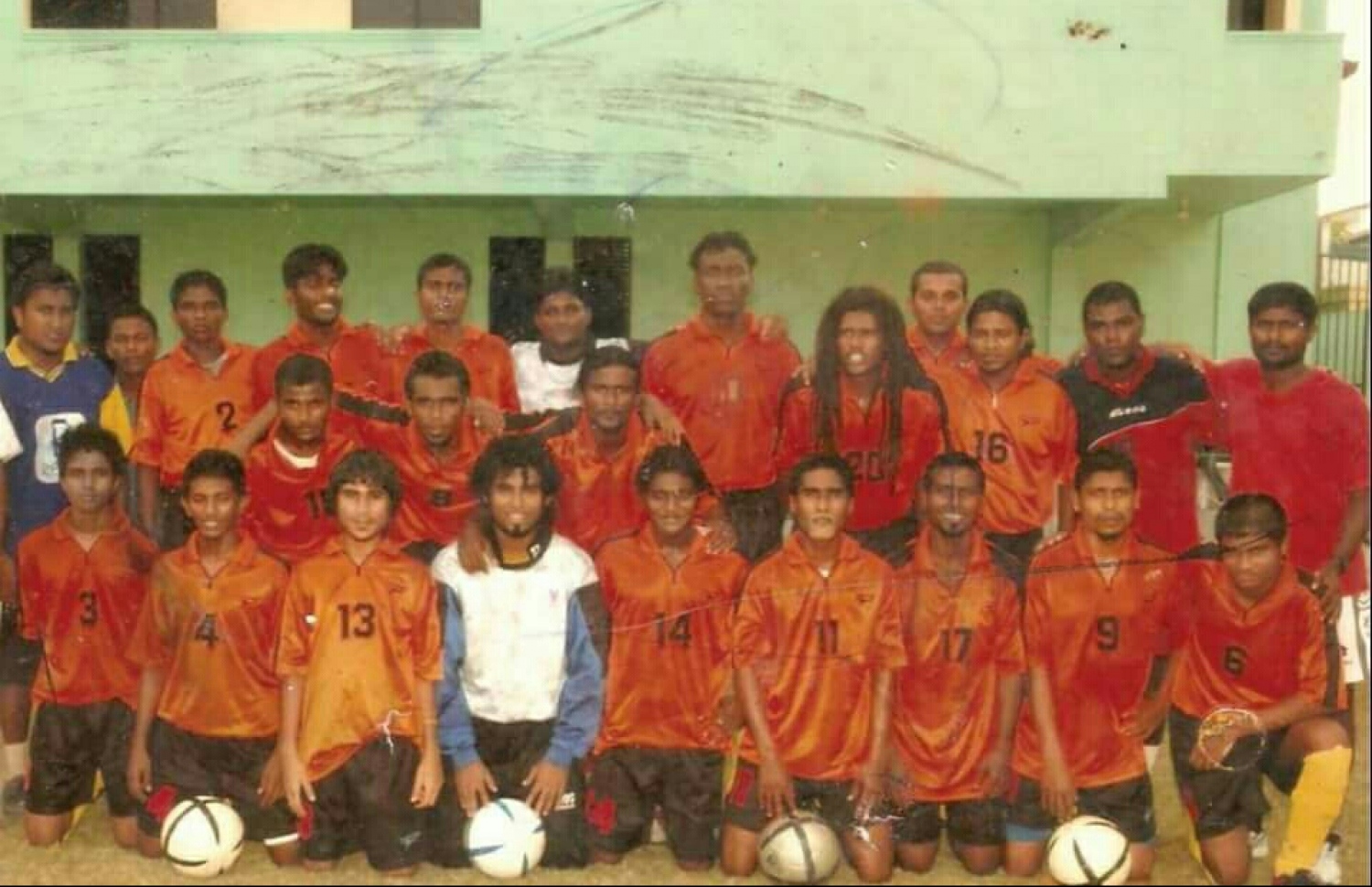 އީގަލްސްގެ ޓީމު ދެހާހުގެ އަހަރުތަކުގައި.