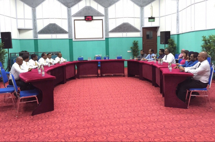 ޕީއެސްއެމްގެ އިސް ވެރިންނާ އެމްޑީޕީން ބައްދަލުކޮށްފި