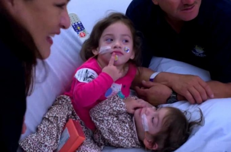 ހަށިގަނޑުން ގުޅިފައިވާ އީވާ އާއި އެރިކާ ވަކިކޮށްފި