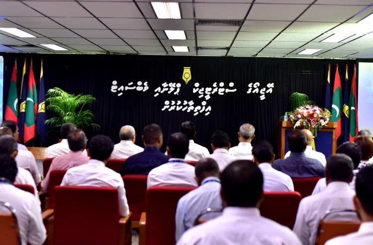 ކޮމިއުނިކޭޝަނަށް ލިބެން ޖެހޭ ފައިސާ ކަށަވަރެއް ނުވޭ