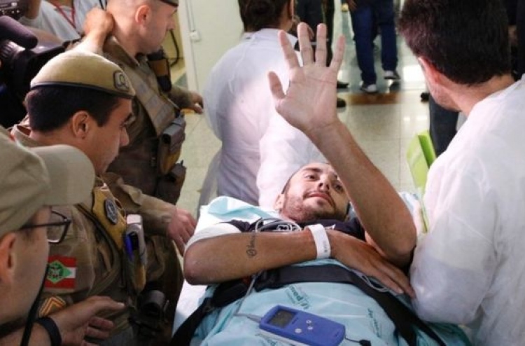 ބޯޓު ވެއްޓުމުން ސަލާމަތްވީ އިށީނދެ އިން ގޮނޑި ބަދަލު ކުރުމުން