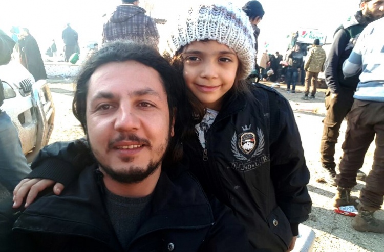 ހަލަބުން ޓްވީޓްކުރާ ކުޑަ ކުއްޖާ އެ ސިޓީން ނެރެފި