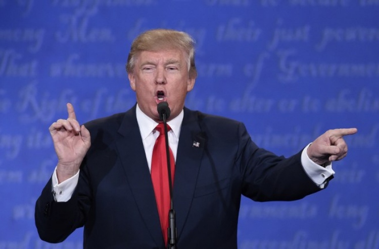 ކުރީގެ ރައީސް ކްލިންޓަނަށް ޓްރަމްޕް ރައްދު ދެއްވައިފި