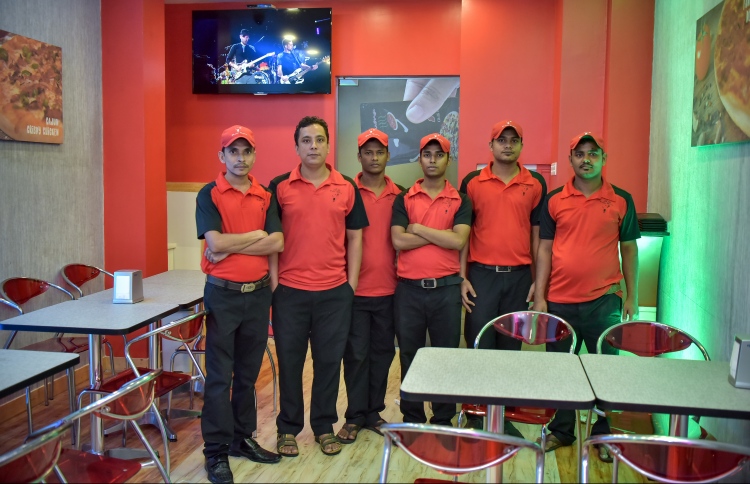 ޕިއްޒާ ބޯނާއިން ދޭނީ ޓޭކްއަވޭ އާއި ޑެލިވަރީ އެކަނި