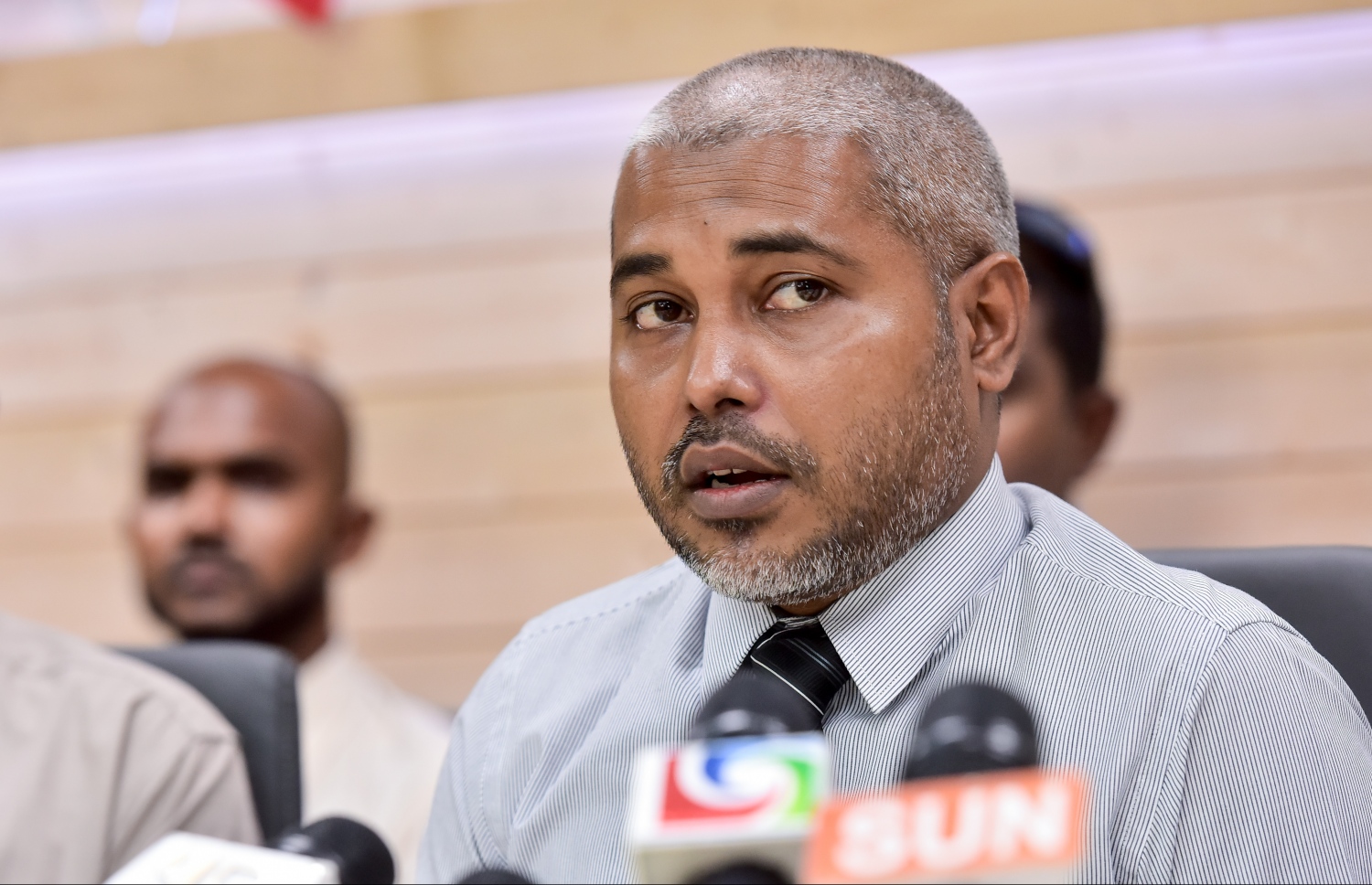 ހުޅުލެ އާއި ހުޅުމާލެ ގުޅުވާލާ މަގު ހެދުމުގެ އެއްބަސްވުމުގައި ސޮއިކުރަން މިއަދު ބޭއްވި ރަސްމިއްޔާތުގައި ސައިމަން ވާހަކަ ދައްކަވަނީ.-- ފޮޓޯ: ނިޝާން އަލީ/ މިހާރު