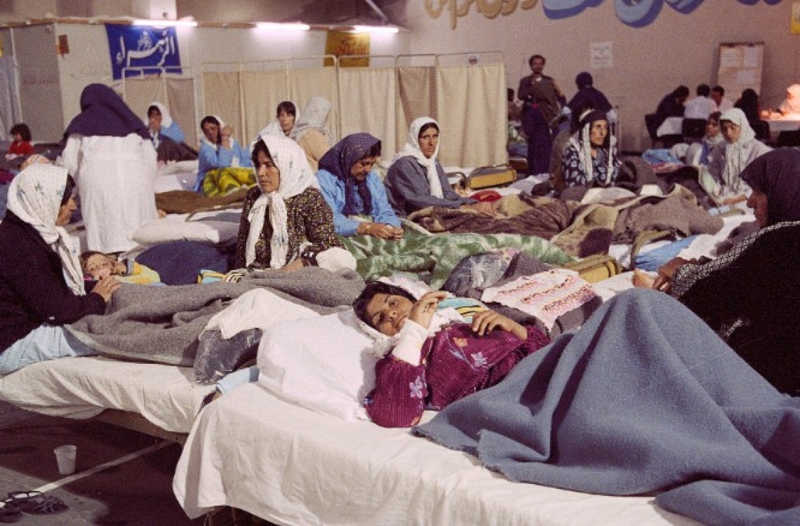 ހަލަބުޖާގައި 1988 ވަނަ އަހަރު ދިން ކެމިކަލް ހަތިޔާރުގެ ހަމަލާގައި ގެއްލުން ލިބުނު މީހުންނަށް ހޮސްޕިޓަލުގައި ފަރުވާ ދެނީ. --ފޮޓޯ:އޭއެފްޕީ