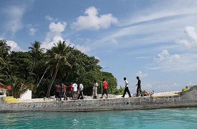 ލައްފިލުވާ ޖެހުމުން ހައްޔަރުކުރި އެކަކު ދޫކޮށްލައިފި