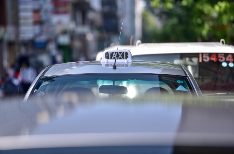 މާލޭ ދަތުރަށް ދެކޮޅުހަދާ ޓެކްސީތައް ރިޕޯޓްކުރަން އެދެފި