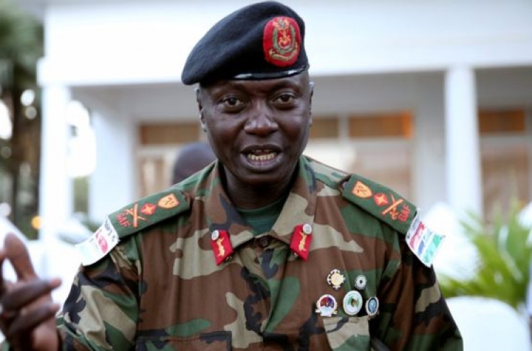 ނާކާމިޔާބުވި ރައީސް އަށް ގެމްބިއާ ސިފައިންގެ ތާއީދު