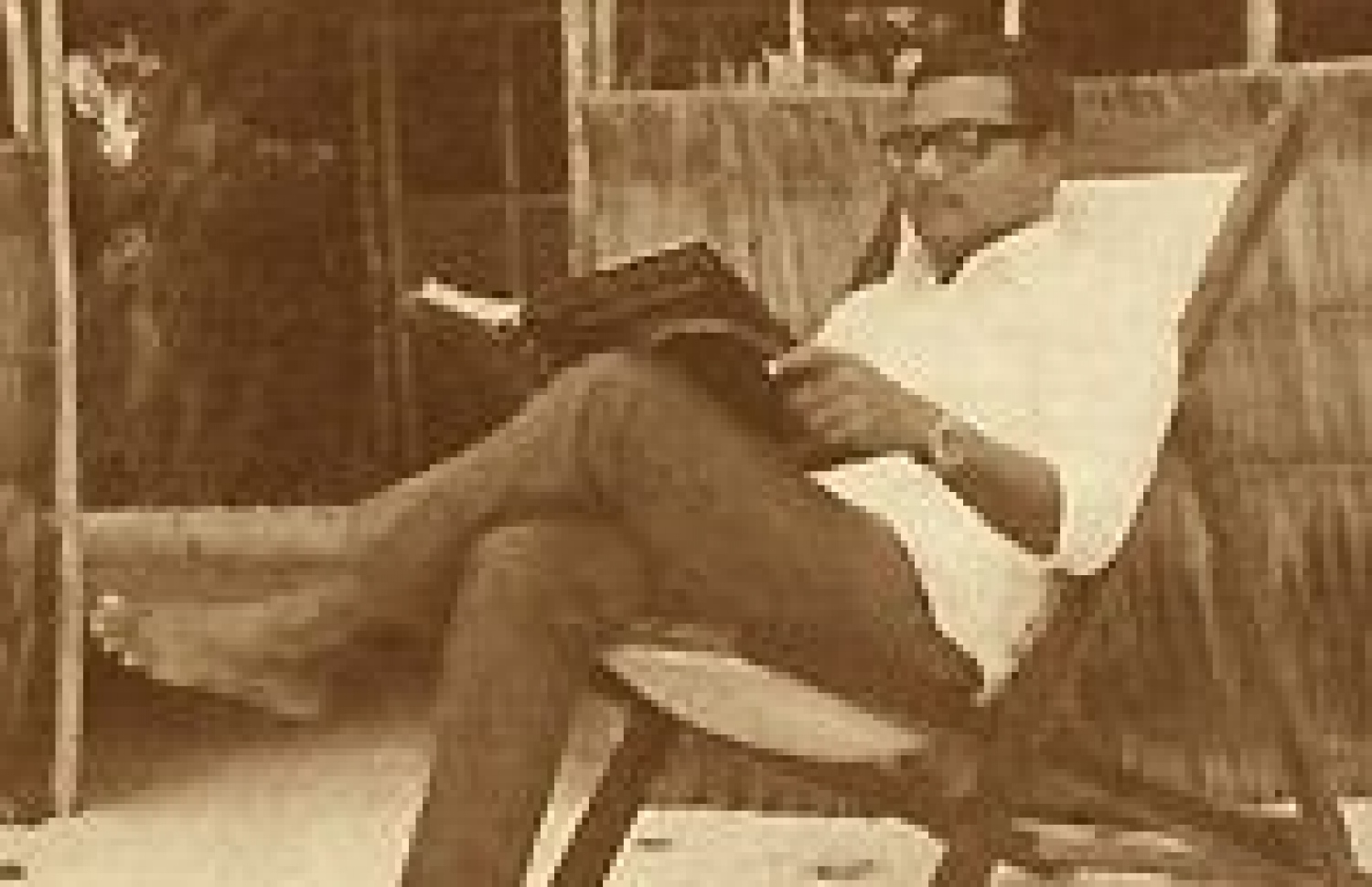 މައުމޫން، މަކުނުދޫގައި ހޭދަކުރެއްވި ދުވަސްތަކުގައި ފޮތެއް ކިއުއްވަނީ