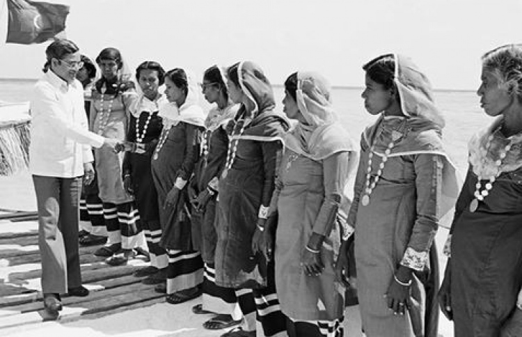 މައުމޫން: ޚުދުމުޚުތާރުކަމުގައި ދިގު މުއްދަތެއް