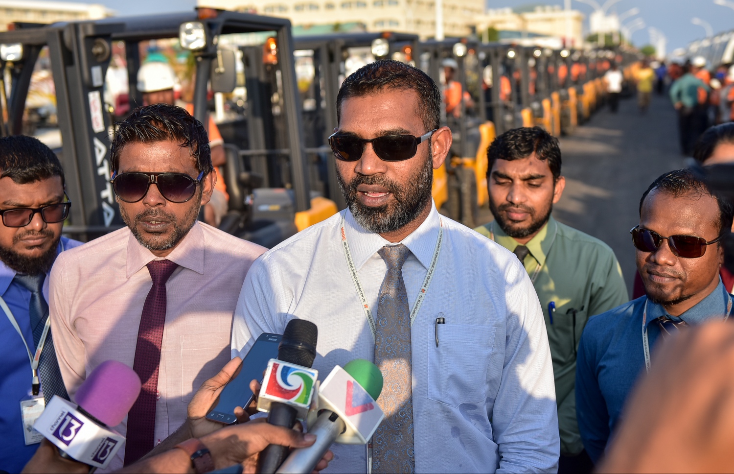 އެމްއާރްޑީސީ އަށް އެންމެ ފަހުން ގެނައި ވެހިކަލްތައް ދައްކައިލުމަށް މިއަދު ބޭއްވި ހަފްލާގައި، އެ ކުންފުނީގެ މެނޭޖިން ޑިރެކްޓަރު ހަލީމް ނޫސްވެރިންނާ ވާހަކަ ދައްކަވަނީ.---ފޮޓޯ: ނިޝާން އަލީ/މިހާރު