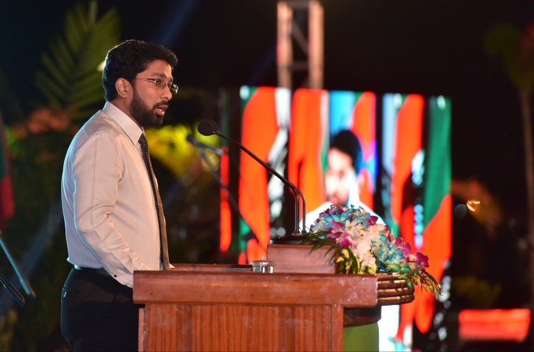 "އެހެން ދީންތައް ގެންނަން ބަޔަކު މަސައްކަތް ކުރޭ"