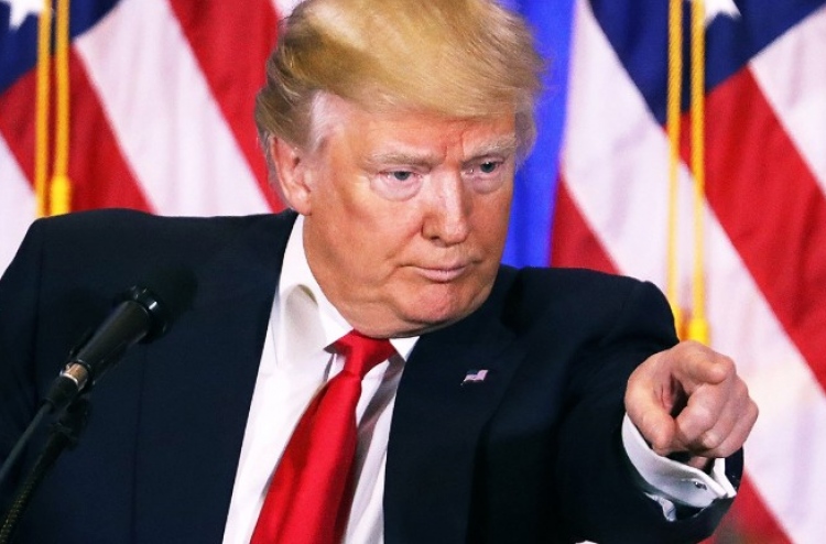 ދޮގު ޚަބަރު ލިޔާ ކަމަށް ވިދާޅުވެ ޓްރަމްޕް ކޯފާވެއްޖެ