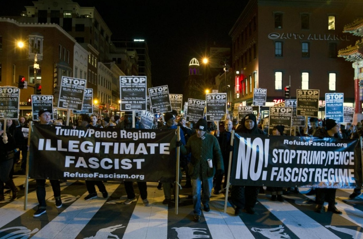 މަގުބޫލުކަން އެންމެ ދަށް ރައީސަކީ ޓްރަމްޕް