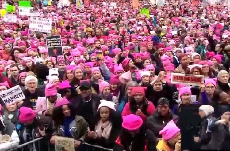 ޖިންސީ ތަފާތުކުރުންތަކާ ހެދި އަންހެނުންނަށް ޑިޕްރެޝަން