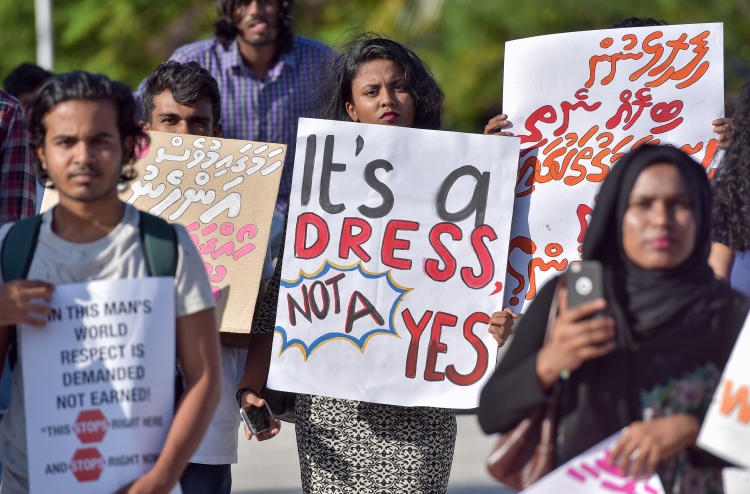 ދެ އަހަރުގެ އަންހެން ކުއްޖާ ޖެންޑާގެ ބެލުމުގެ ދަށަށް